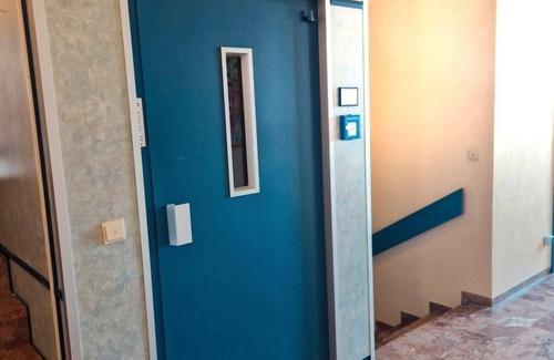Daun House | Comfortable Double Room with Shower at Hotel Stadt Daun