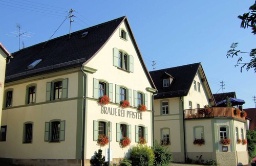 Eggolsheim House | Cozy Double Room with Balcony at Brewery-Gasthof Pfister