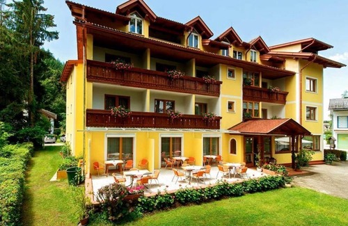 Sankt Kanzian am Klopeiner See Bed & Breakfast | Cozy Double Room with Kitchen - Strandpension Waldperle