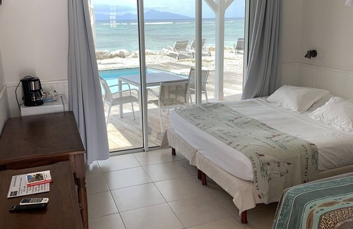 Grand-Bourg Hotel | Sea View Double Room with Private Bathroom & Pool Access