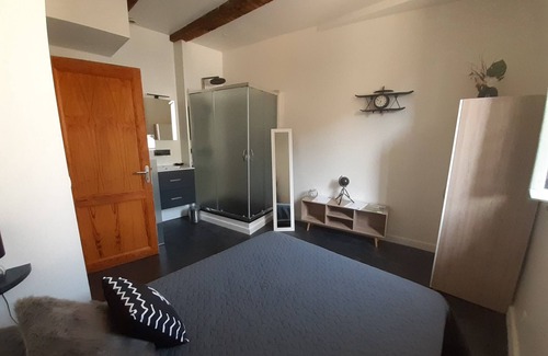 Estaing Bed & Breakfast | Comfortable Double Room with City View and Breakfast Included