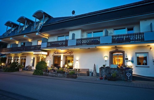 Meerfeld House | Cozy Double Room "Stork's Nest" with Spa and Balcony