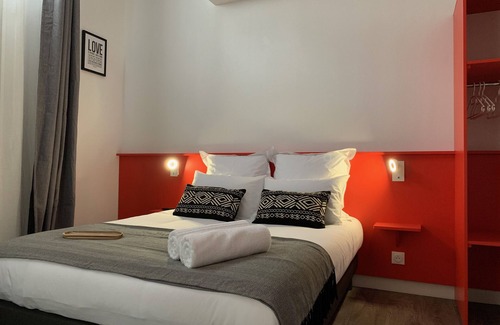 Angers Bed & Breakfast | Elegant Double Room with Landmark View & Breakfast Included
