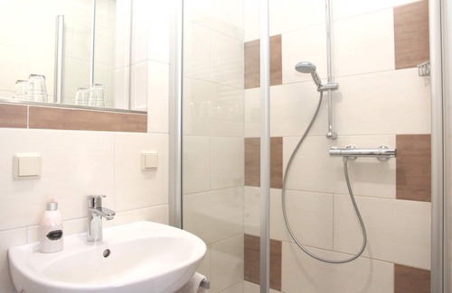 Saalhausen Apartment | Cozy Double Room with Private Bath and Breakfast Included