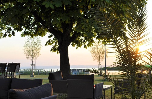 Podersdorf am See House | Cozy Lake View Double Room at Seehotel Herlinde