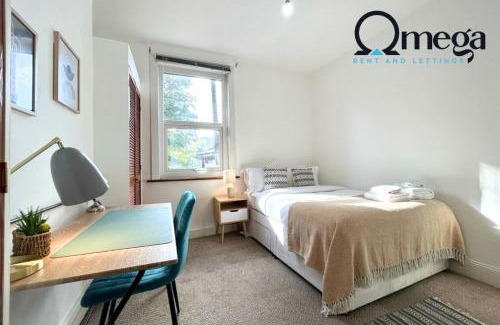 Hanwell Apartment | Comfortable Double Room in Hanwell with Shared Kitchen