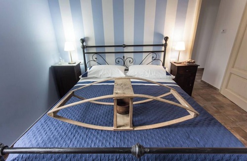 Castel del Piano Apartment | Cozy Double Room with Additional Bed & Pet-Friendly Perks