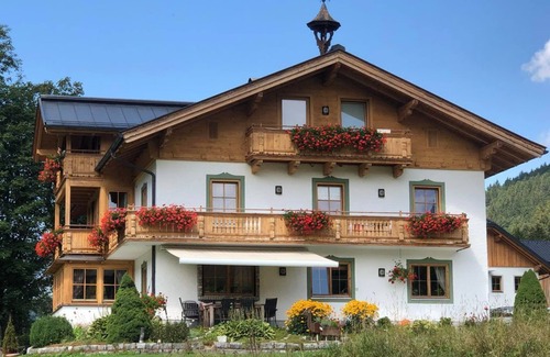 Faistenau Apartment | Comfortable Double Room with Balcony & Lake View - Haus Hirschpoint
