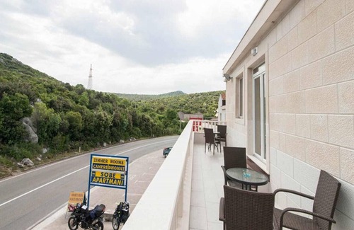 Neum Apartment | Cozy Double Room with Balcony and Breakfast Included