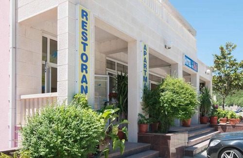 Neum Apartment | Cozy Double Room with Balcony and Breakfast Included