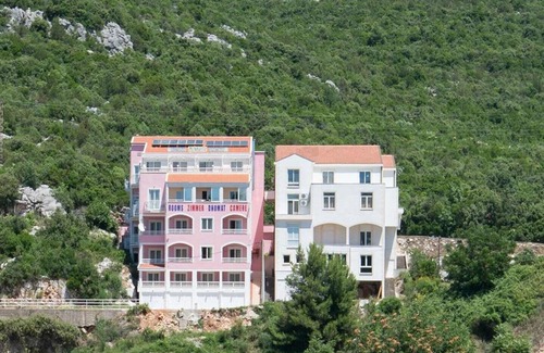 Neum Apartment | Cozy Double Room with Balcony and Breakfast Included