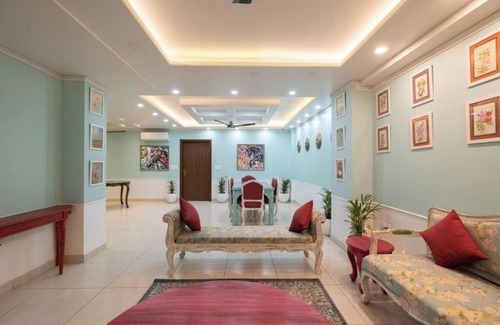 Panch Batti Apartment | Double Room with Balcony