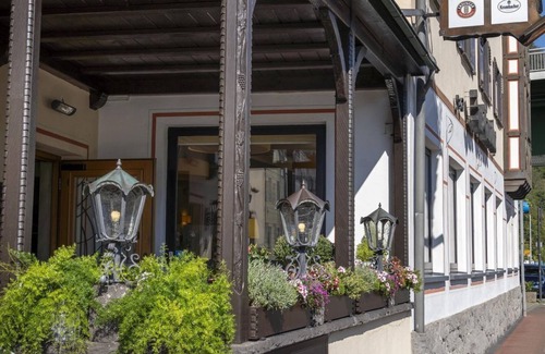 Loef House | Cozy Double Room with Balcony at Moselhotel Zur Traube