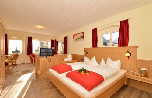 Hirschegg House | Double room with bath, WC "42 and 45" - Herzen`s Landhaus