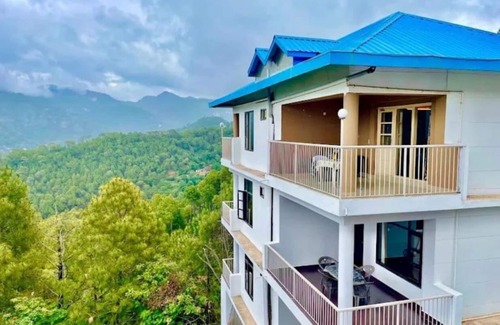 Kasauli Apartment | Mountain View Double Room at The Terrace Retreat