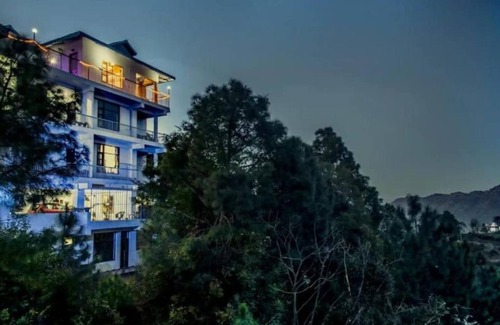 Kasauli Apartment | Mountain View Double Room at The Terrace Retreat