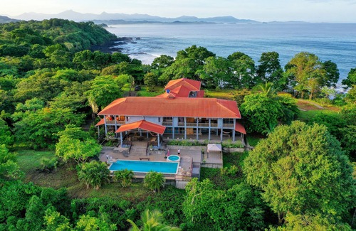 Torio House | Cozy Beachfront Boutique Hotel with Ocean View Balcony