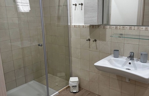 Terralba Apartment | Double Room with private bathroom for the disabled in Terralba (Oristano) – Olivo