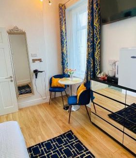 Blackpool Town Center House | Discover Havelock Street: Family-Friendly 4-Star Retreat