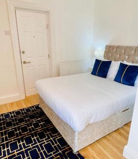Blackpool Town Center House | Discover Havelock Street: Family-Friendly 4-Star Retreat