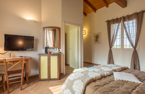 Castenaso Other | Guest Rated: Double Room Near Bologna with Breakfast Included
