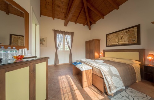 Castenaso Other | Guest Rated: Double Room Near Bologna with Breakfast Included