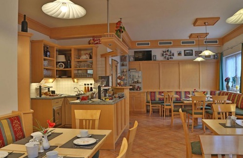 Dorfgastein Cottage | Cozy Double Room with Shower & WC - Perfect for Families