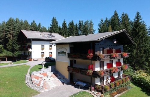 Faak am See Apartment | Double room with shower/WC and balcony - Pension - Ferienhäuser Waldruh -
