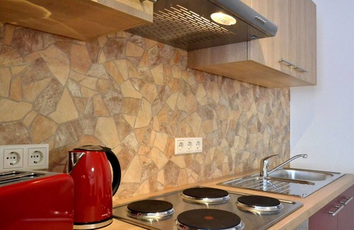 Glosingen Apartment | Cozy Double Room with Shared Shower and Free Breakfast