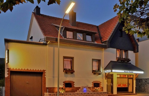 Glosingen Apartment | Cozy Double Room with Shared Shower and Free Breakfast