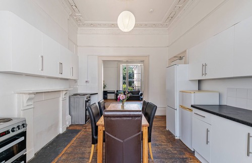 Clifton House | Cozy Double Room with Kitchen Amenities for Your Stay
