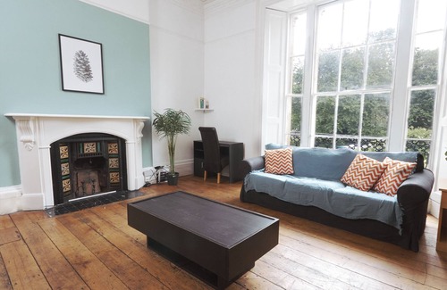 Clifton House | Cozy Double Room with Kitchen Amenities for Your Stay