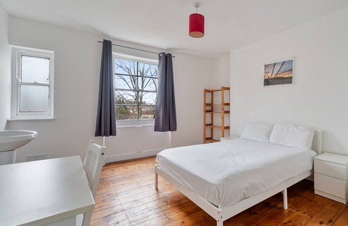 Clifton House | Guest Rated 10/10: Double Room with Kitchenette Awaits