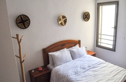 Swiss City Apartment | Double Room with Shared Bathroom #2
