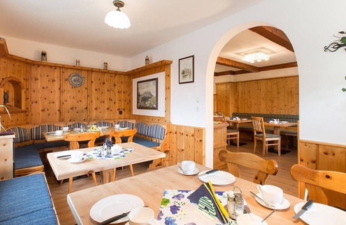 Maitschern Apartment | Comfortable Double Room with Spa at Haus Moser