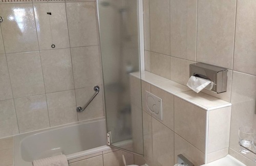 Nonntal Bed & Breakfast | Immaculate Double Room with Breakfast and Family Amenities