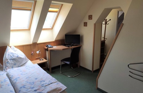 Nonntal Bed & Breakfast | Immaculate Double Room with Breakfast and Family Amenities