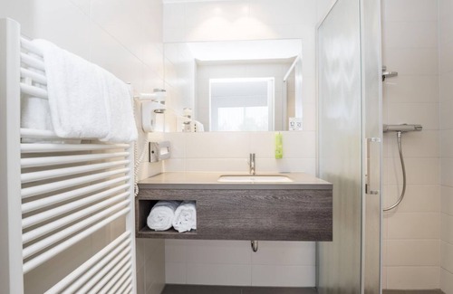 Itzling Bed & Breakfast | Cozy Double Room with Shower at Eco Suite Hotel