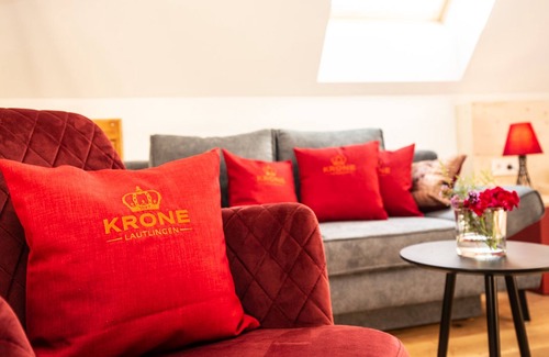 Lautlingen Apartment | Cozy Double Room with Shower & Breakfast for Families