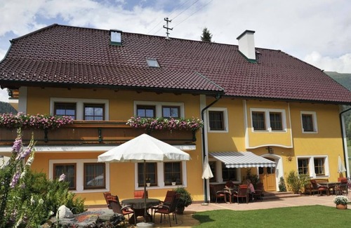 Lessach Apartment | Cozy Double Room with Breakfast at Macheiner Guest House