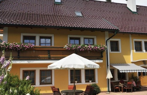 Lessach Apartment | Cozy Double Room with Breakfast at Macheiner Guest House