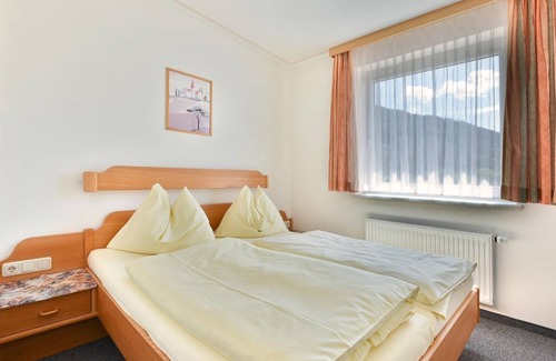 Schoeder House | Comfortable Double Room with Breakfast at Gasthof Neuwirt