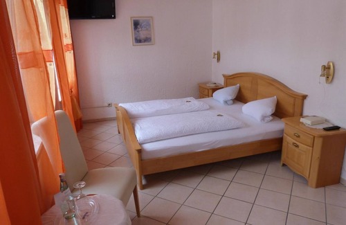 Mehring Bed & Breakfast | Comfortable Double Room with Breakfast at Winzergasthof
