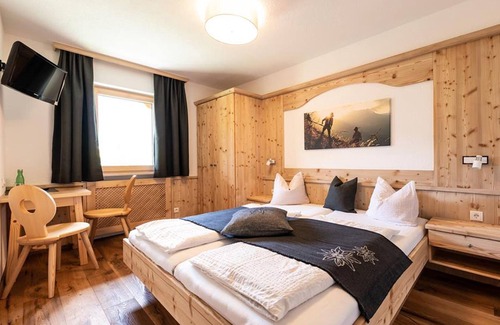 Axams Other | Cozy Double Room with Pool and Breakfast at Paulingerhof