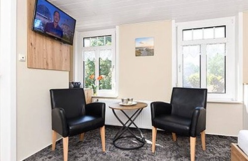 Werdum Apartment | Guest Rated: Double Room at Castle Restaurant with Breakfast
