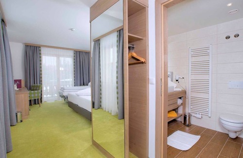 Konigsleiten Hotel | Indulge in the XL Double Room at THE KING'S LEADER