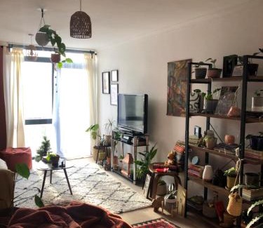 Washington House | Double rooms in relaxing, plant- filled, artsy home!