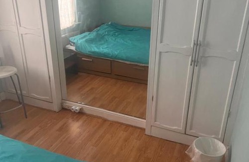 Southbury House | Budget-Friendly Double Rooms in a Cozy Shared Home