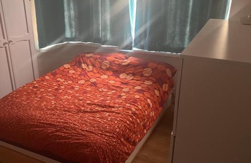 Southbury House | Budget-Friendly Double Rooms in a Cozy Shared Home
