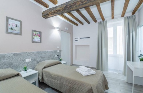 San Leonardo House | Comfortable Rooms with Private Bathrooms and Kitchen Access